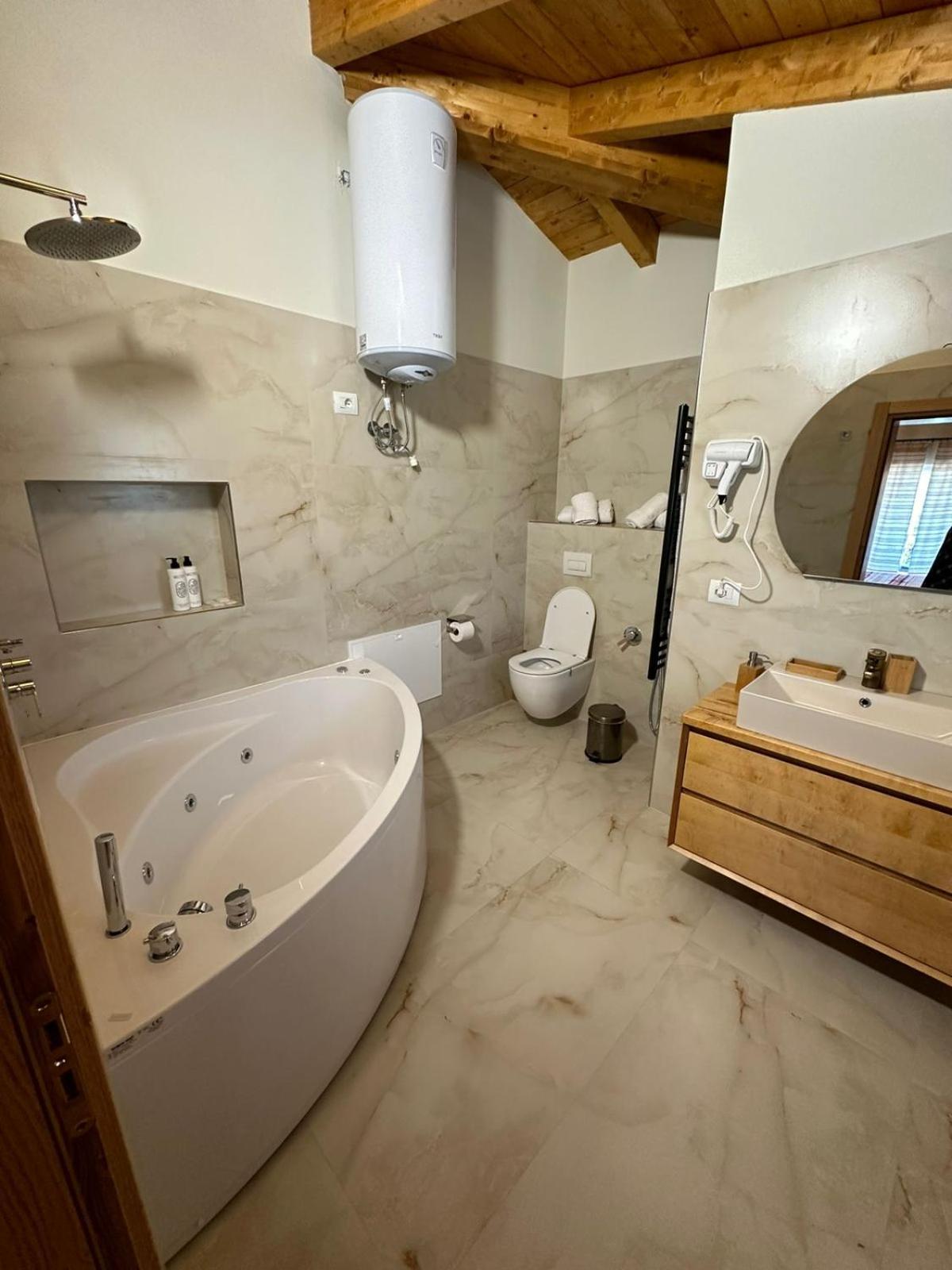 Guesthouse Marku - Mrizi I Zanave Fishte エクステリア 写真